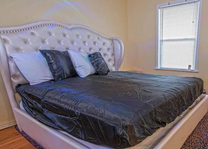 Presidential & Suites - *